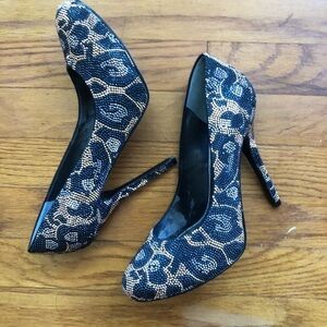 Beautiful Women’s high heels shoes  with studs size 8 M Nina excellent